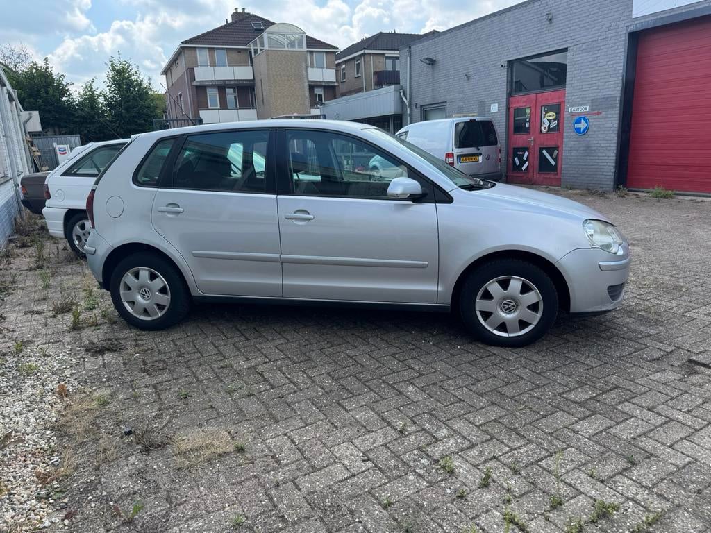 Volkswagen VW Polo 1.4 essence 2006, Autos, Argent ou Gris, Achat, Entreprise, Boîte manuelle