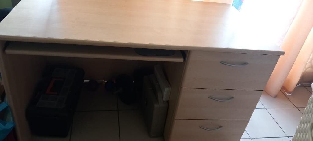Bureau 69x130cm, Huis en Inrichting, Bureaus, Ophalen, Gebruikt