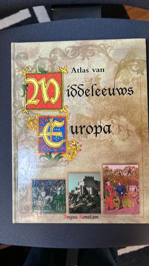 Atlas van Middeleeuws Europa, Boeken, Ophalen of Verzenden, Zo goed als nieuw