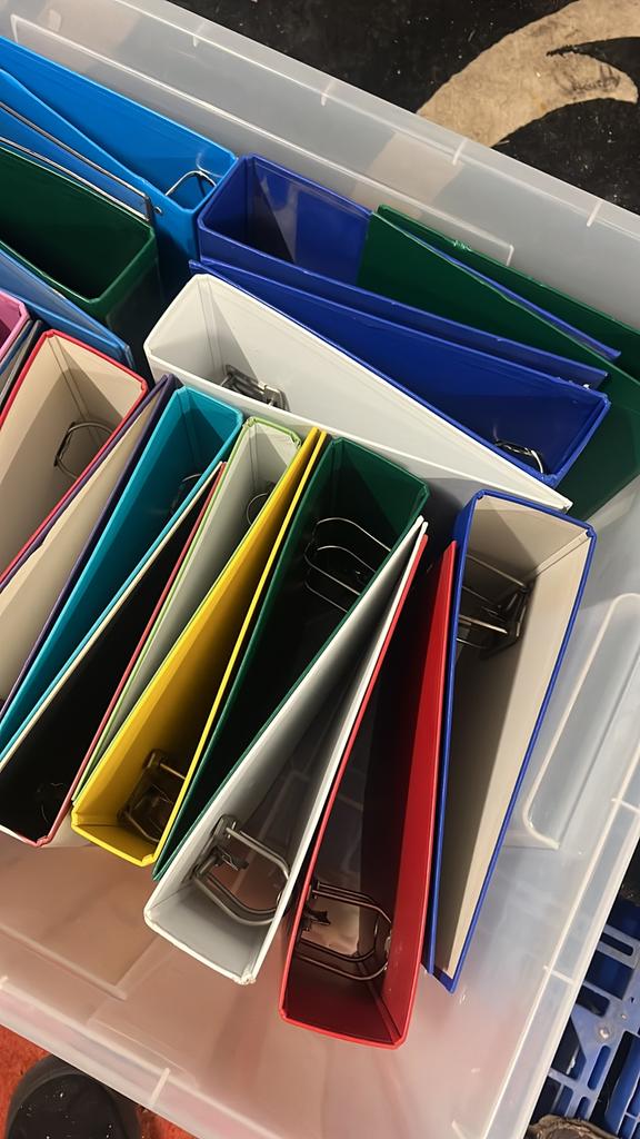 27 ringmappen, Ophalen, Zo goed als nieuw