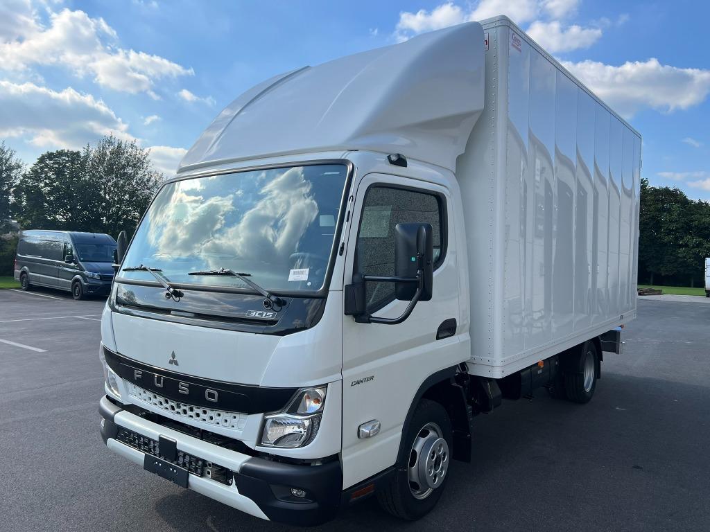 FUSO Canter 3C15 Meubelbak en trekhaak 3.5T rijbewijs B DEMO, Auto's, 4 cilinders, Wit, Start-stop-systeem, Bedrijf