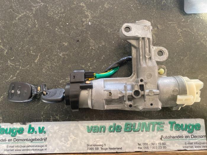 Serrure de contact électronique d'un Hyundai Santafe, Enlèvement ou Envoi, 3 mois de garantie, Utilisé, Hyundai