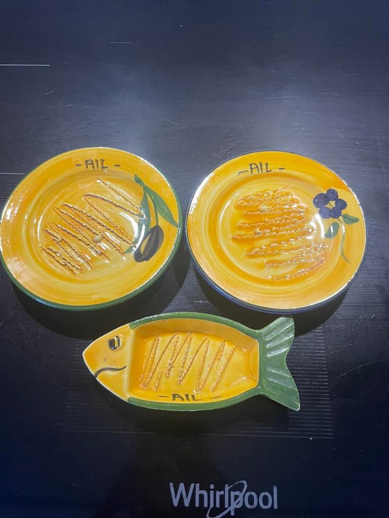 Petits plats decoratifs Ail souvenir de provence, Enlèvement, Comme neuf