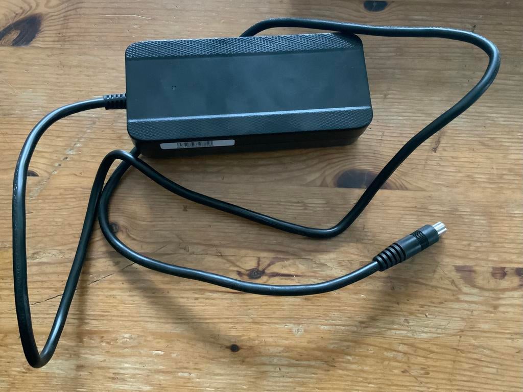 Laders voor Elektrische steps, Ophalen, Zo goed als nieuw