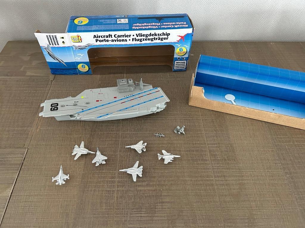 Vliegdekschip als nieuw, Ophalen of Verzenden, Zo goed als nieuw