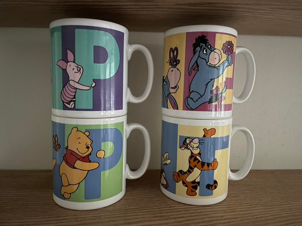 Vintage set van 4 mokken van Winnie The Pooh (Disney), Enlèvement ou Envoi, Comme neuf, Autres styles, Tasse(s) et/ou soucoupe(s)