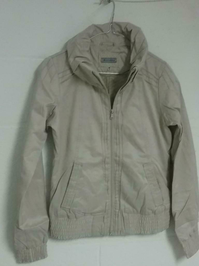Beige jas, Ophalen of Verzenden, Zo goed als nieuw, Beige