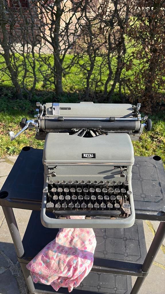Typemachine Royal antiek, Enlèvement