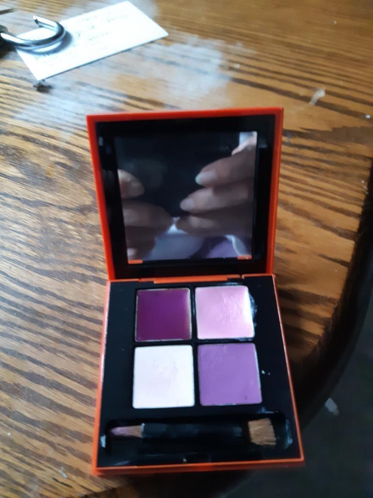 1 belle petite boîte Yves Saint-Laurent de maquillage, Neuf, Maquillage, Enlèvement, Bleu