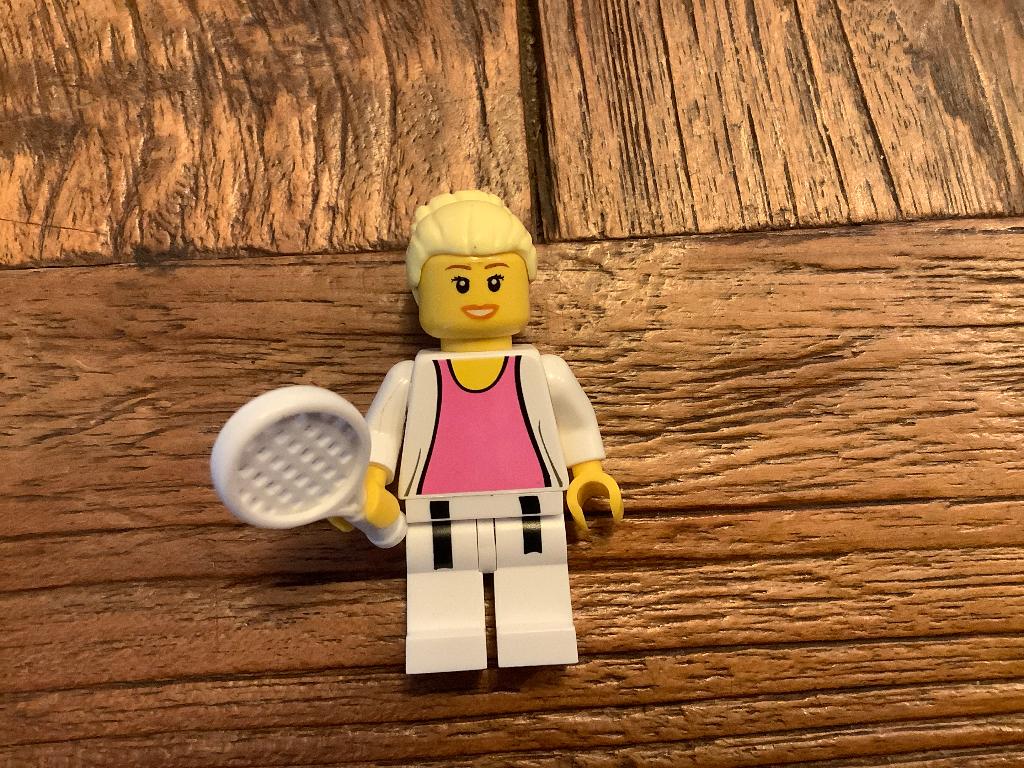 Lego figuur tennis speelster / E1, Ophalen of Verzenden, Gebruikt, Losse stenen, Lego