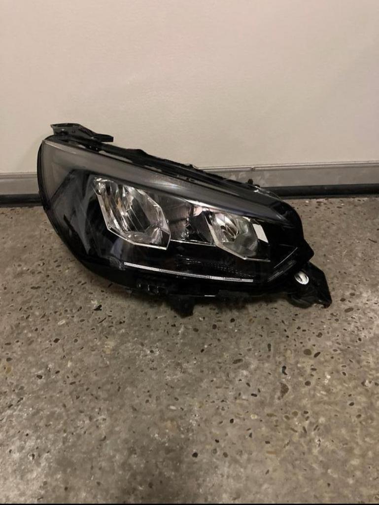 Phare droit LED Peugeot 208 || GÉNÉRATION année 2019-24 ph.1, Enlèvement ou Envoi, Utilisé, Peugeot