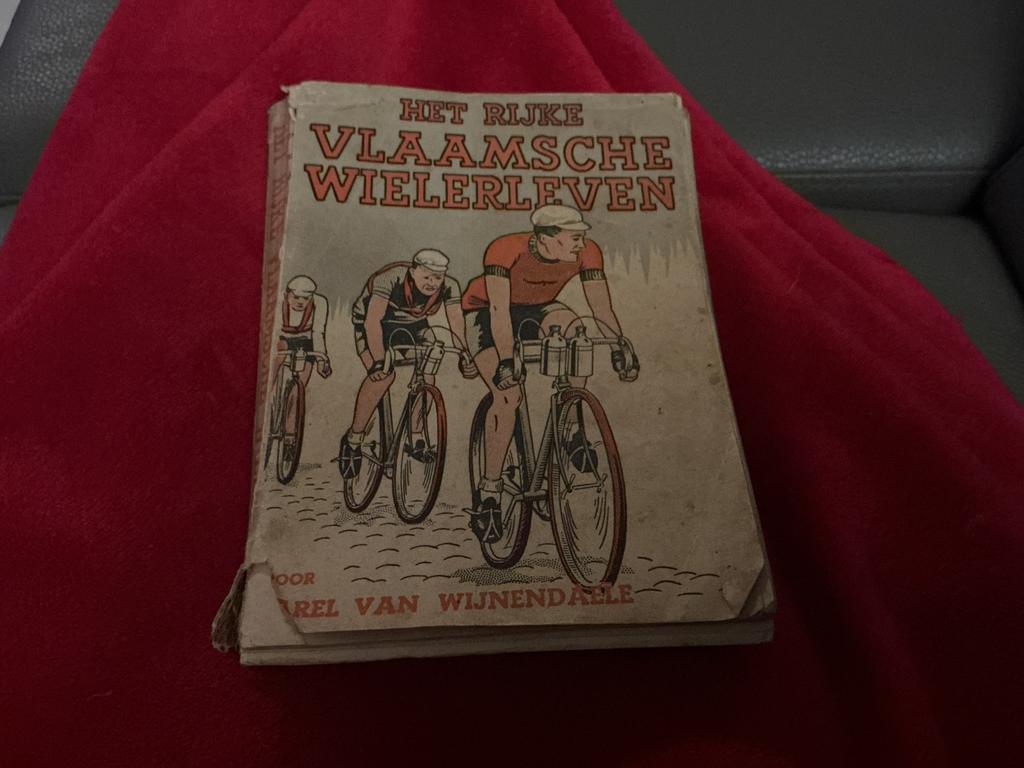 Vlaamsche wielerleven, Boeken, Ophalen of Verzenden, Gelezen, Lopen en Fietsen