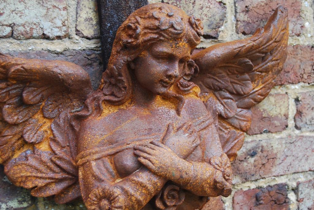 Superbe posture d'un ange en fonte à suspendre, Enlèvement ou Envoi, Comme neuf