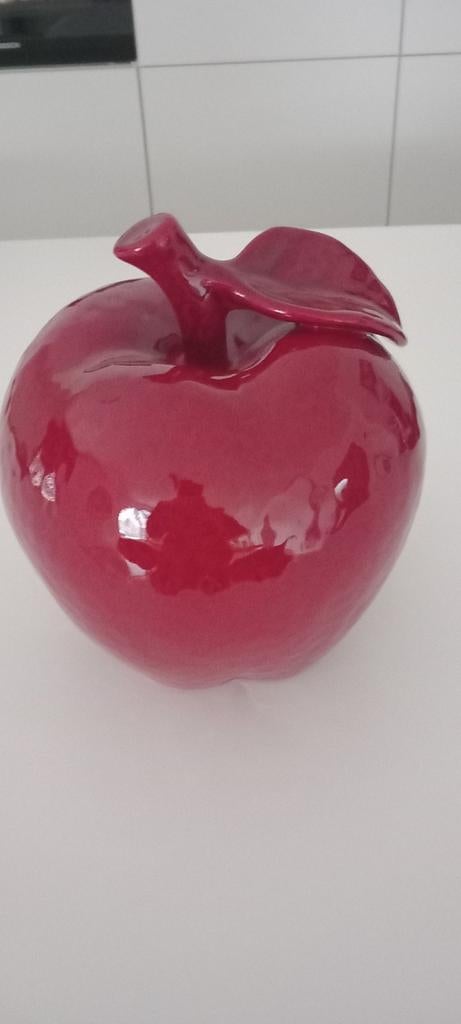 Mooie  decoratie, rode appel van Rasteli., Huis en Inrichting, Woonaccessoires | Vazen, Ophalen, Steen, Zo goed als nieuw, Minder dan 50 cm