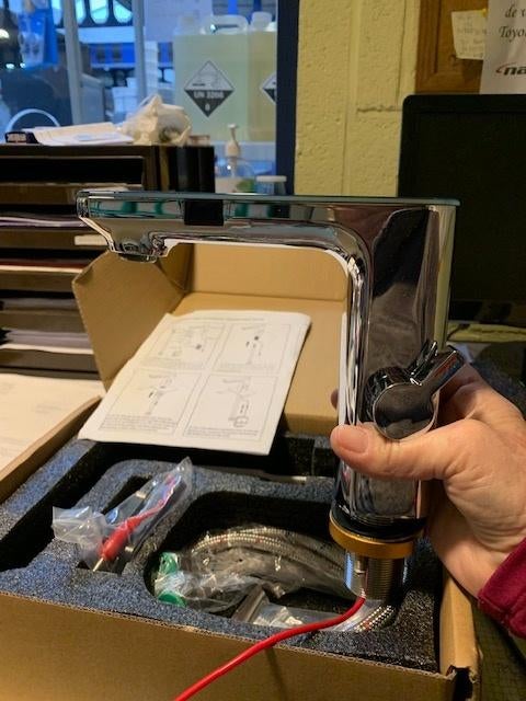 Robinet neuf avec cellule de détection sur accu, Bricolage & Construction, Enlèvement, Neuf, Inox, Robinet