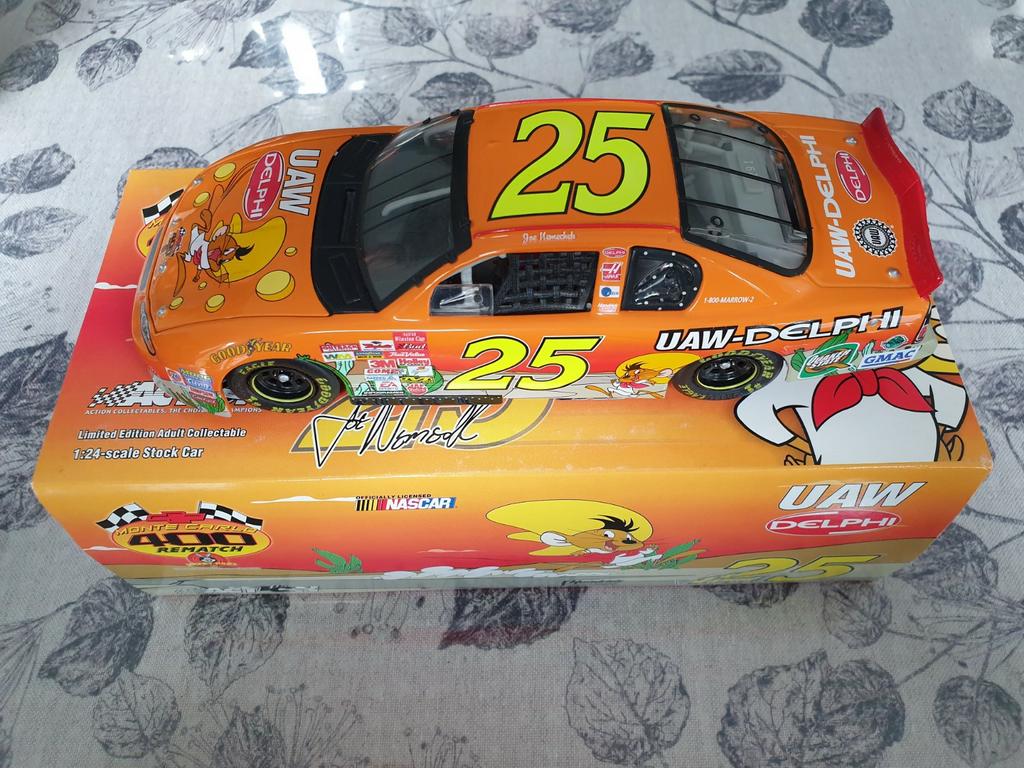 NASCAR 1/24 Chevrolet Nemechek 2002 UAW Delphi Looney Tunes, Enlèvement ou Envoi, Neuf, Voiture, Autres marques
