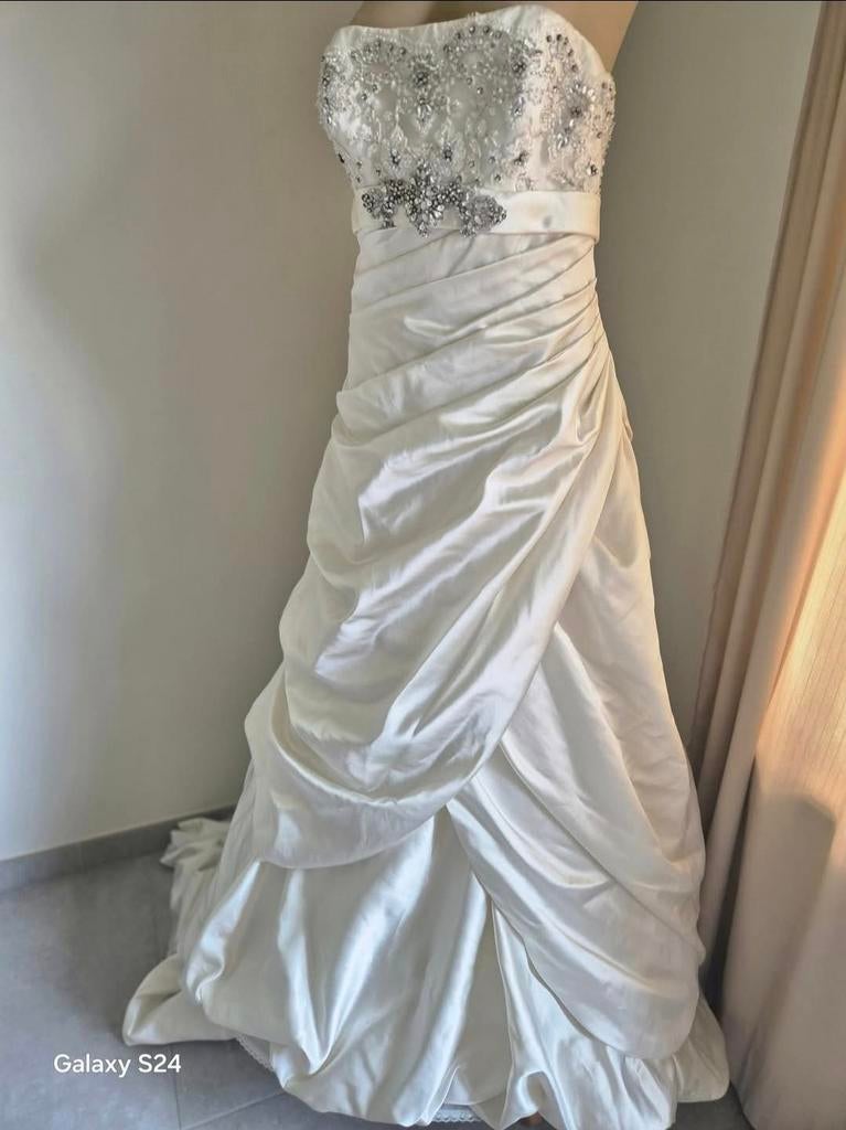 Trouwjapon - Droomjurk voor Jouw Dag, Maat m, met tiara, Kleding | Dames, Trouwkleding en Trouwaccessoires, Ophalen of Verzenden