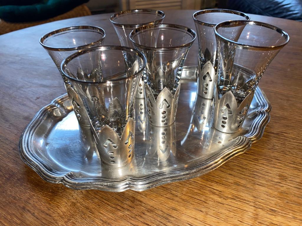 Likeur- of theeservies in verzilverd metaal, gestempeld 26cm, Antiek en Kunst, Verzenden, Zilver