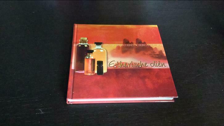 Etherische oliën [£], Boeken, Ophalen, Zo goed als nieuw