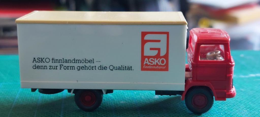 HOLK 2306 MERCEDES-BENZ VRACHTWAGEN VLOOT 1/87., Verzenden, Zo goed als nieuw, Bus of Vrachtwagen