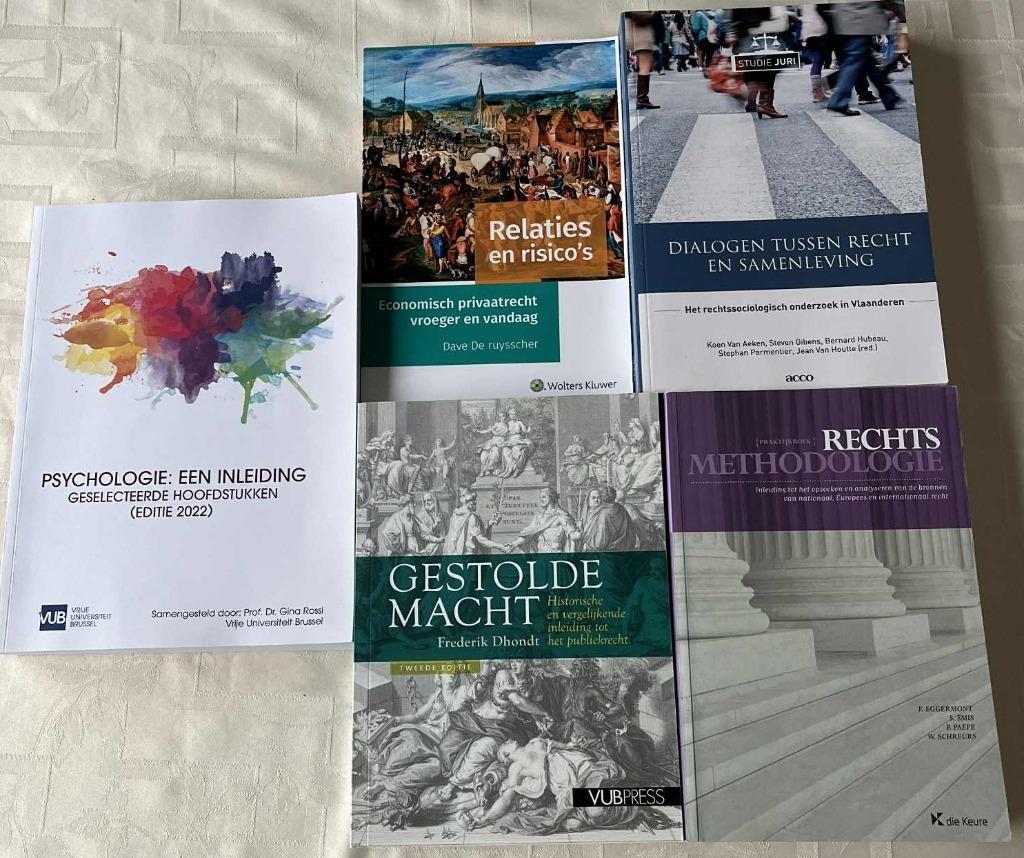 Boeken VUB  Rechten 1e bachelor, Boeken, Ophalen, Zo goed als nieuw