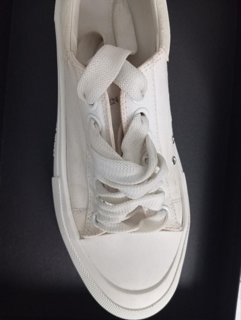 Alexander McQueen - baskets blanches cassées, taille 39, Enlèvement ou Envoi, Sneakers et Baskets