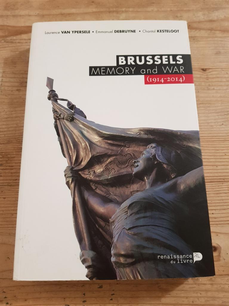 BRUXELLES MEMOIRE ET GUERRE ( 1914 - 2014 ) en anglais, Livres, Enlèvement ou Envoi, 20e siècle ou après, Comme neuf, Ypersele kesteloot