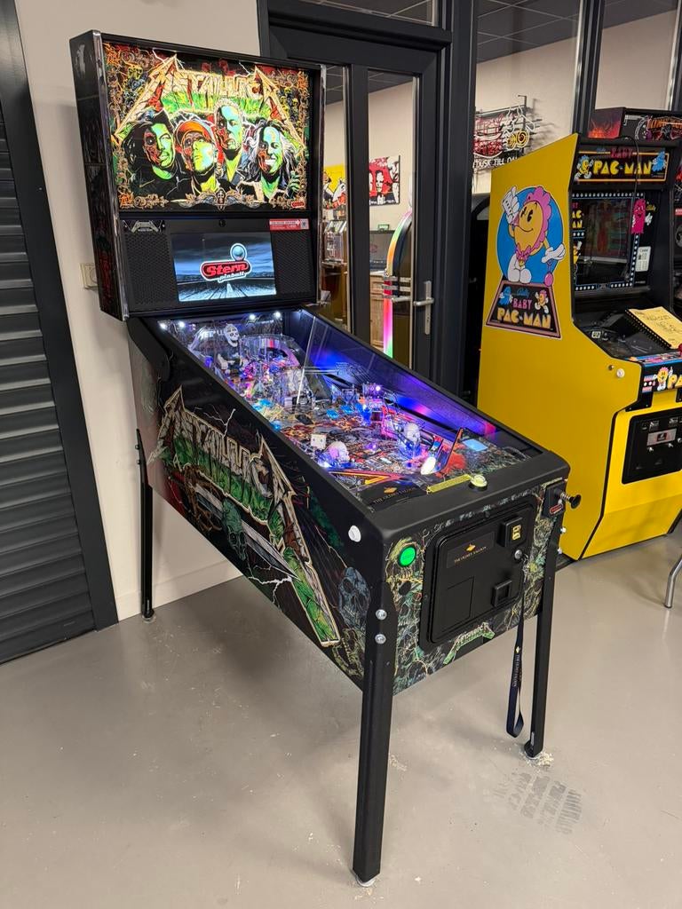 Prachtige flipperkast Stern Metallica Remastered Pinball, Comme neuf, Enlèvement, Imprimante matricielle, Flipper (jeu)