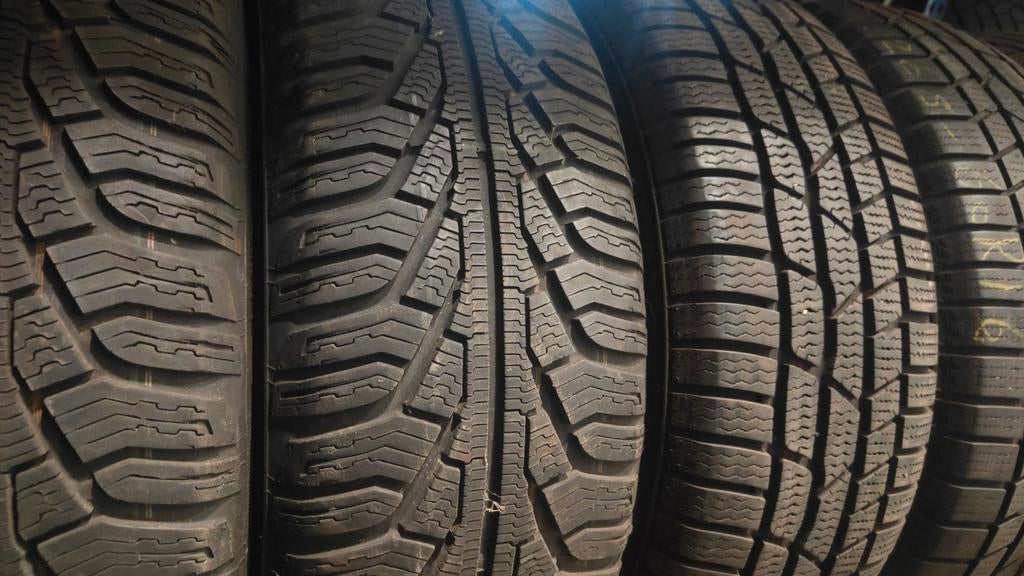 205/60r16 uniroyal 40€ per stuk met montage en balanceren, Ophalen