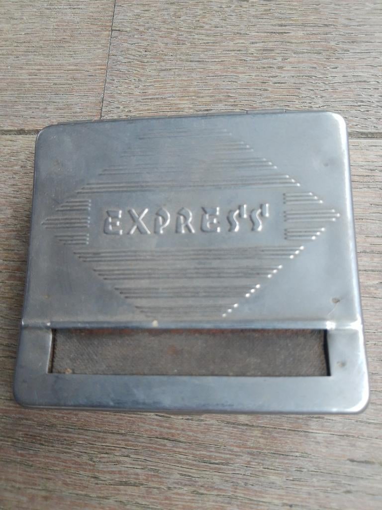 Boîte à tabac pour rouler vos propres cigarettes, Enlèvement ou Envoi, Comme neuf