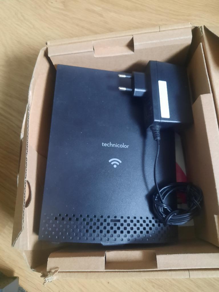 Modem WIFI Voo 5G, Enlèvement ou Envoi, Comme neuf, Routeur avec modem, Voo