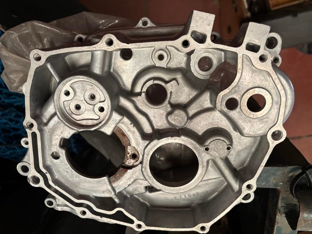 Rechtse en linkse carterhelft Honda XL125S oa, Ophalen of Verzenden, Nieuw