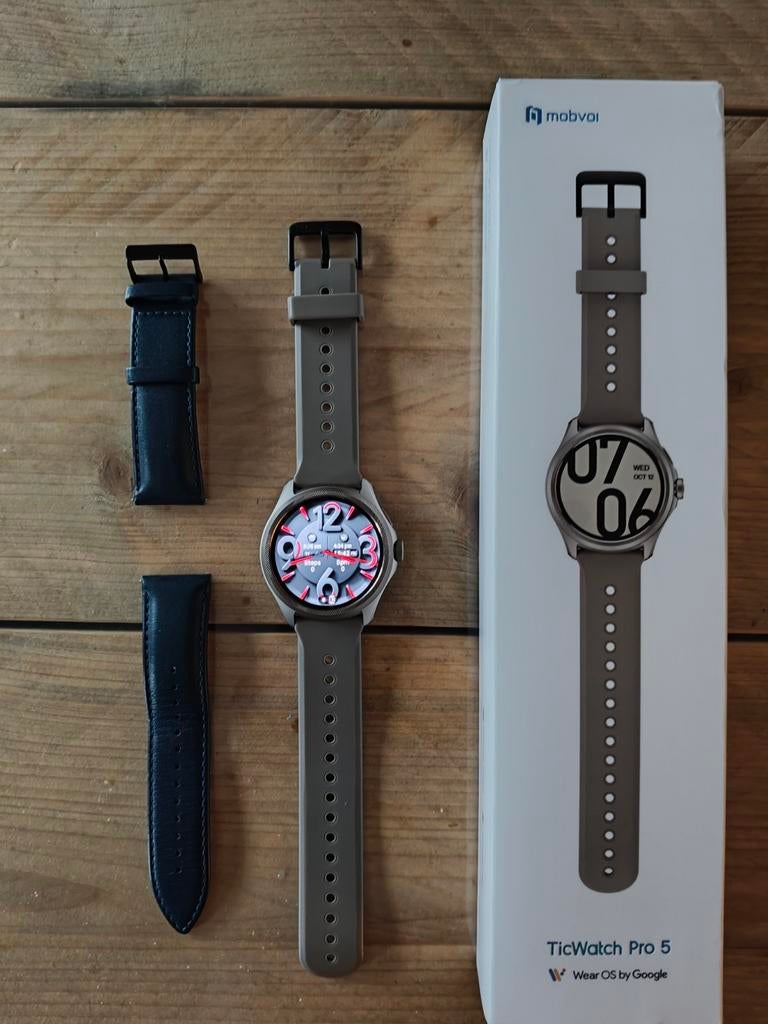 Mobvoi Ticwatch Pro 5, Étanche, Comme neuf, Enlèvement, Bleu