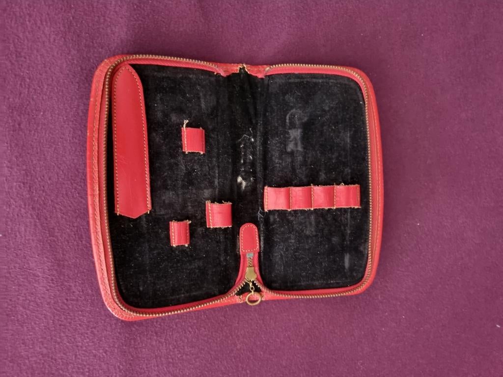 Etui Manicure - pedicure - naaien, Ophalen of Verzenden, Gebruikt, Rood, Heer of Dame