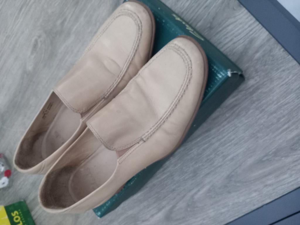 Chaussures mocassins Clarks, beige. Pointure 37, Comme neuf, Beige