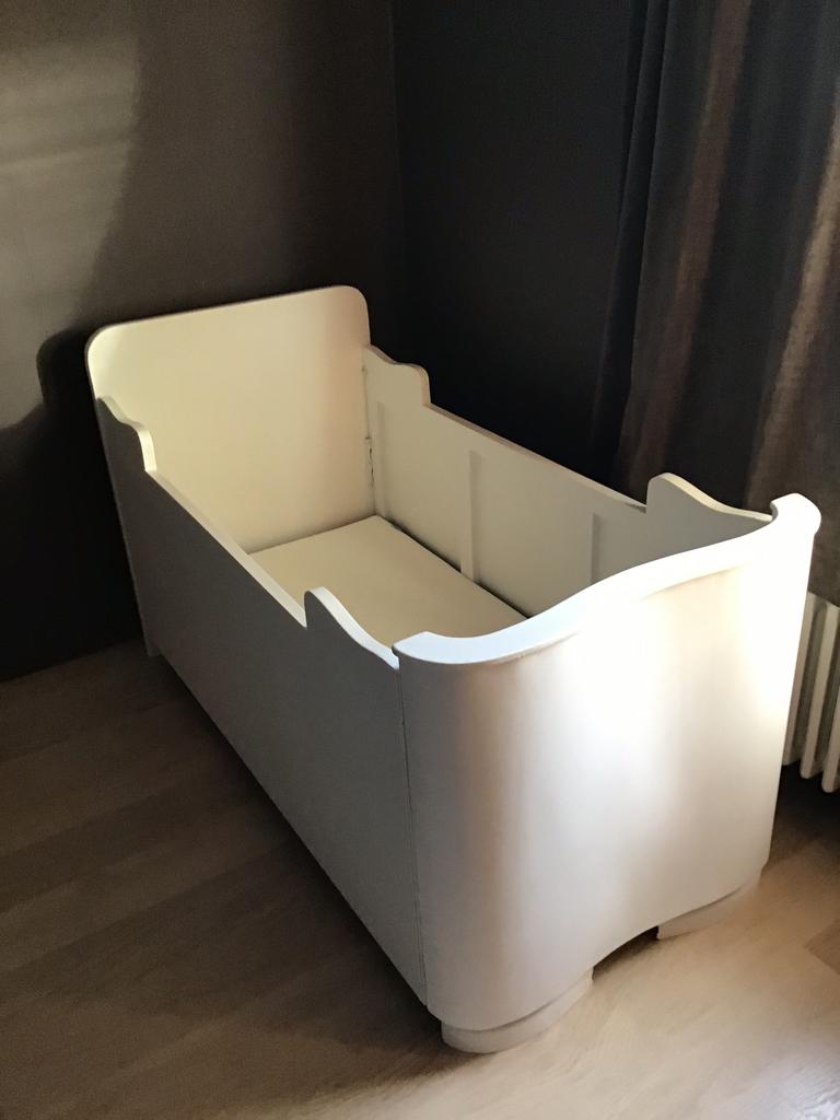 Houten kinderbed (zonder matras), Ophalen, Gebruikt, Matras