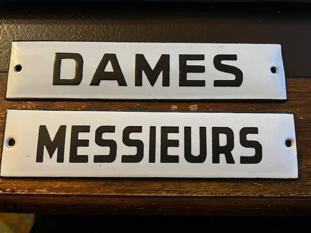 2 oude emaillebordjes, Dames, Messieurs, Ophalen