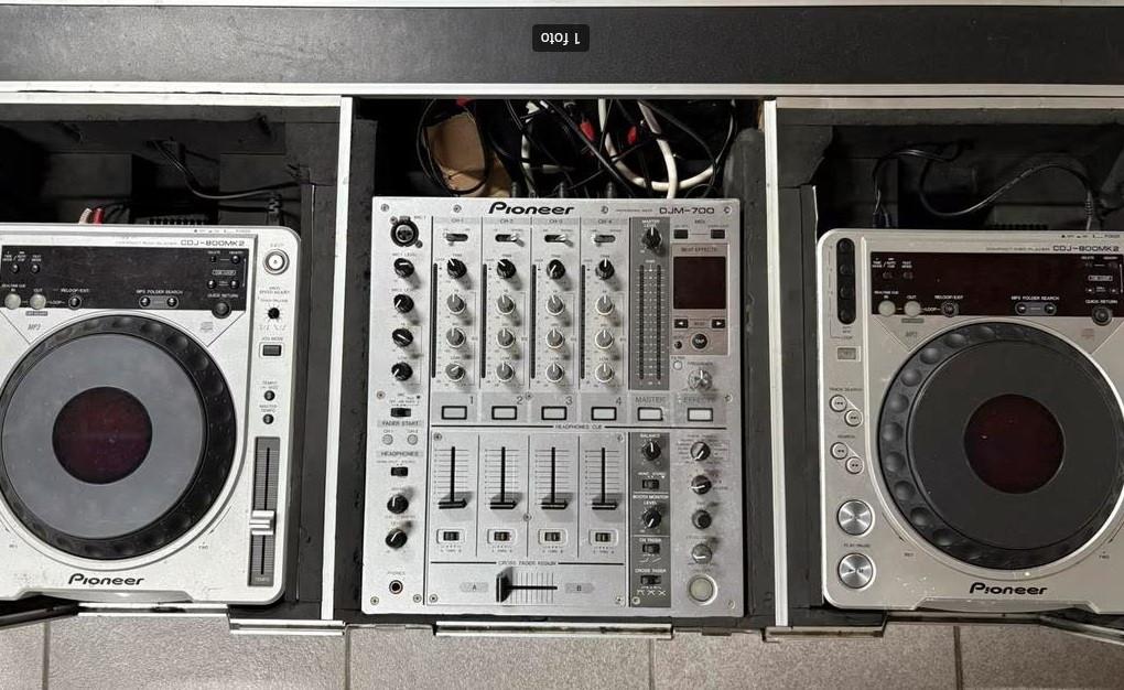 2x CDJ-800 MK2 CD-spelers en een Pioneer DJM-700 mengtafel, Enlèvement, Utilisé, DJ-Set, Pioneer