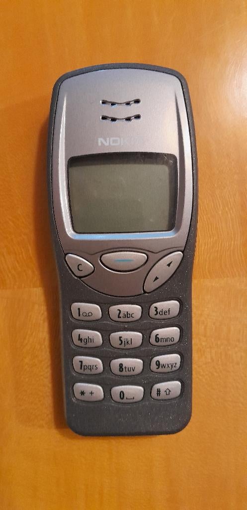 Nokia 3210, Telecommunicatie, Mobiele telefoons | Nokia, Zo goed als nieuw, Klassiek of Candybar, Fysiek toetsenbord, Zilver, Ophalen of Verzenden