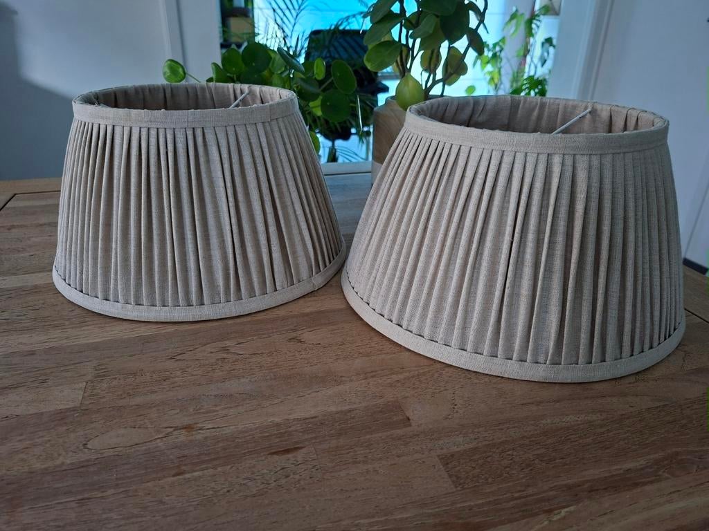 2 ecru beige kleurige lampenkapjes zeer proper, Ophalen of Verzenden, Zo goed als nieuw, Beige, Rond