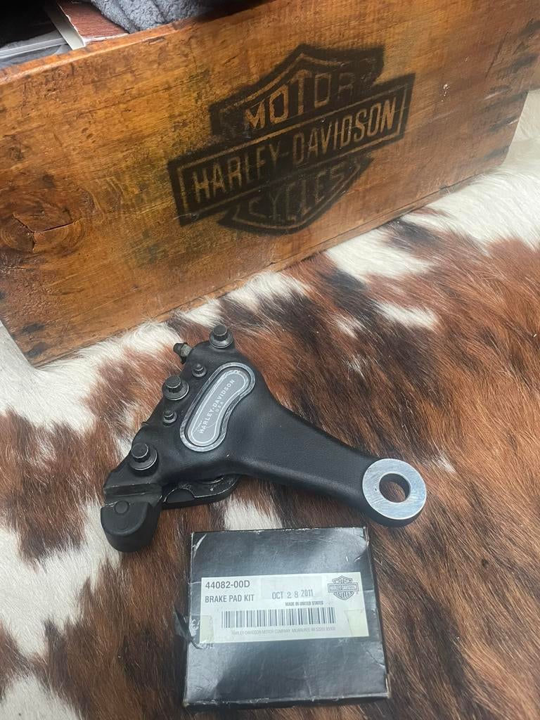 Etrier frein ar OM Harley sportster 00-03 + plaquettes, Enlèvement ou Envoi, Utilisé