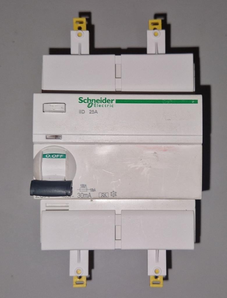 SCHNEIDER Differentieelschakelaar 4P 25A Gevoeligheid=30mA, Ophalen, Nieuw, Schakelaar