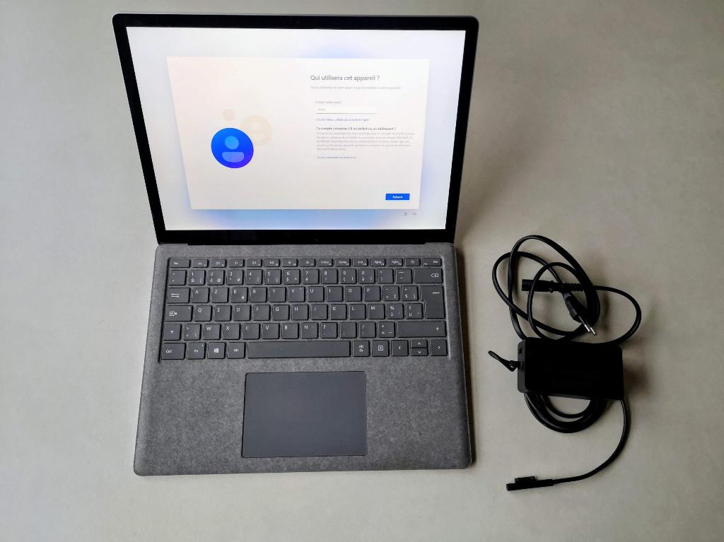 Microsoft Surface Laptop 4 – 13,5" – Platinum, 256 GB, Avec écran tactile, SSD, Azerty