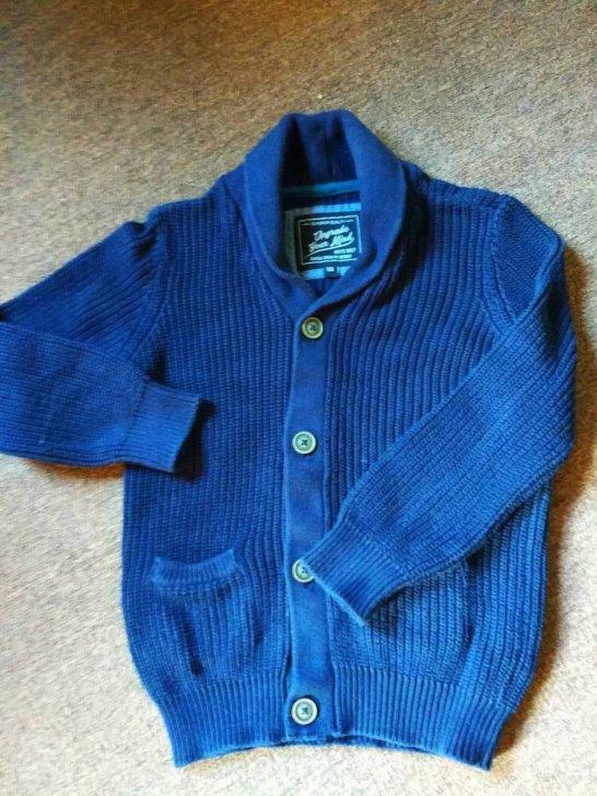 Mooie blauwe trui, gebreide vest knopen uniform maat 116, Ophalen, Gebruikt, Jongen, Trui of Vest