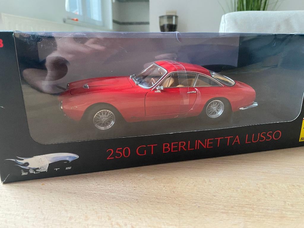 Ferrari 250 Lusso (Hot Wheels ELITE) 1/18, Enlèvement ou Envoi, Utilisé, Voiture, Hot Wheels