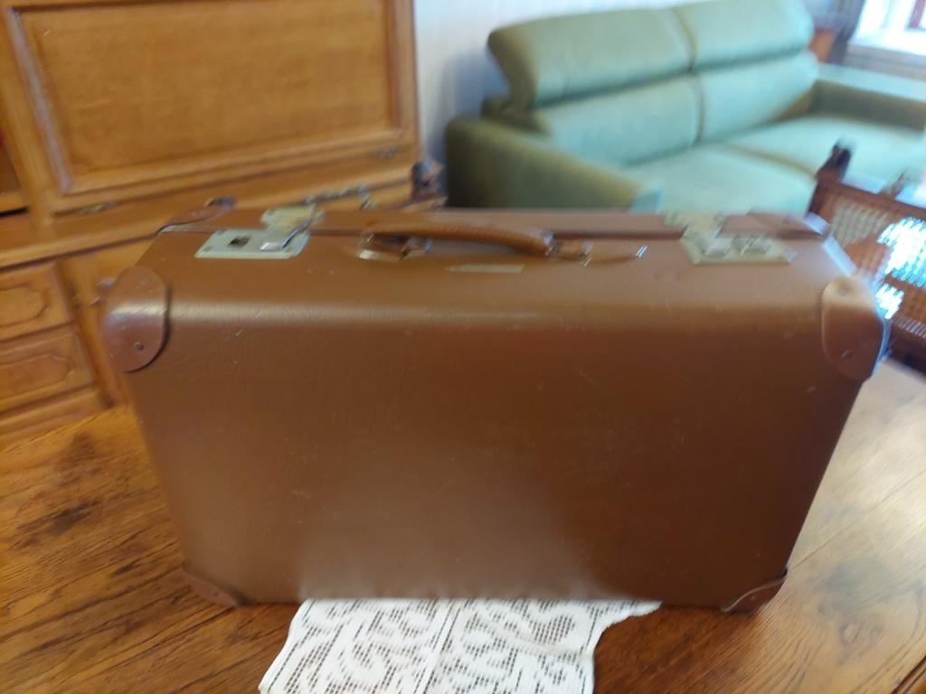 Retro lederen koffer, Handtassen en Accessoires, Koffers, 45 tot 55 cm, Slot, Ophalen of Verzenden, Zo goed als nieuw