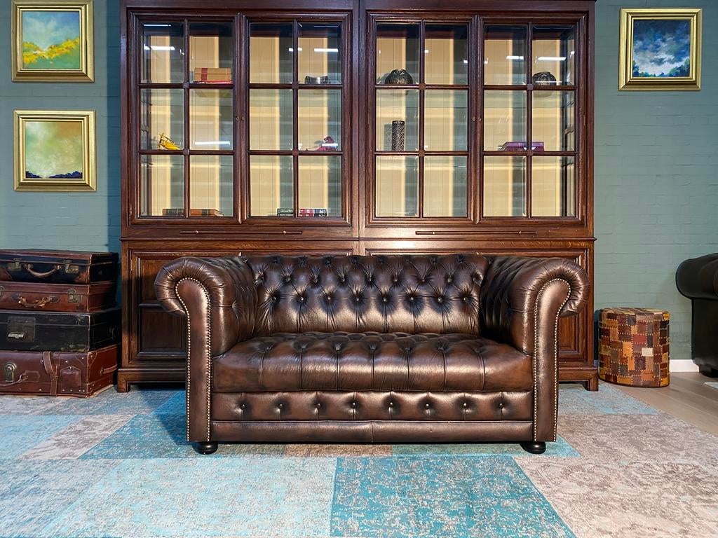 Engelse Chesterfield zetel bruin gevlamd GRATIS GELEVERD, Huis en Inrichting, Zetels | Voetbanken en poefs, Leer, Ophalen of Verzenden