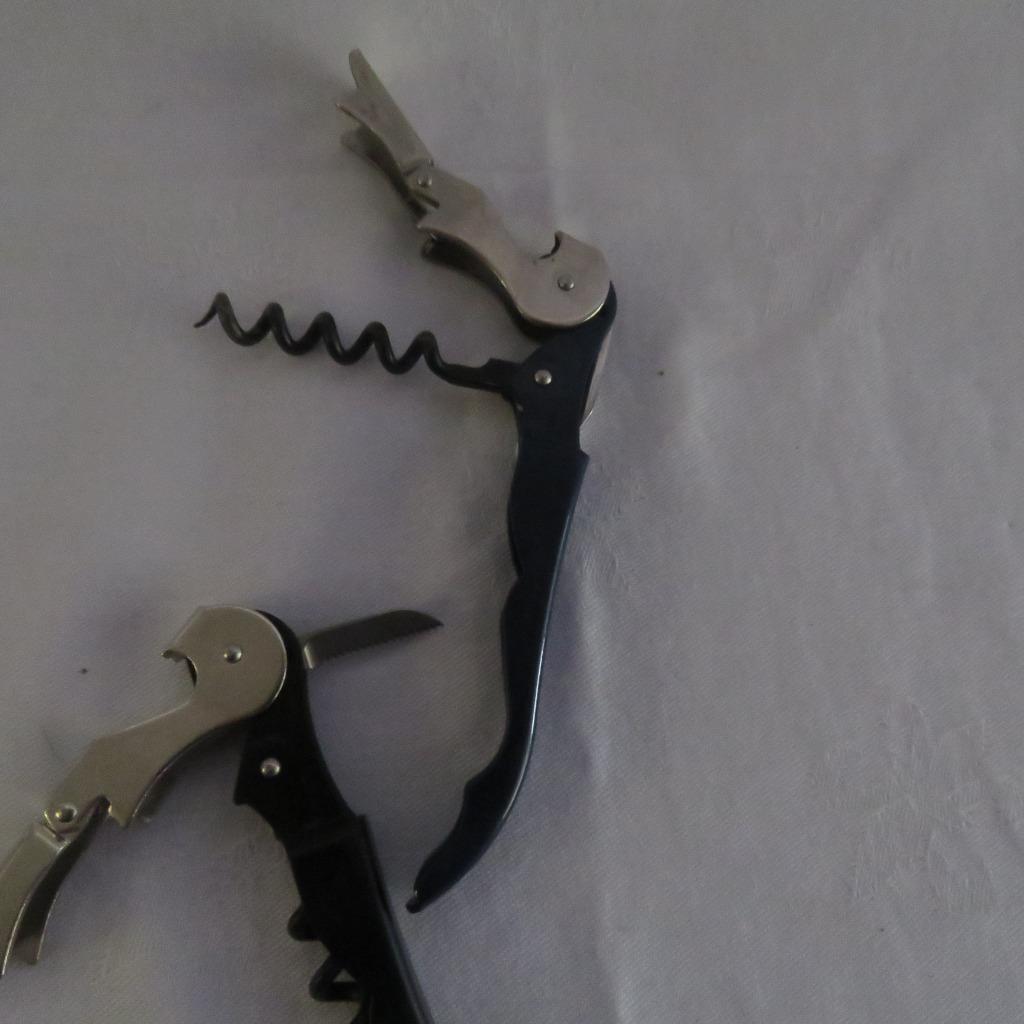 Tire-bouchon Sommelier Pulltaps noir ou bleu, Collections, Vins, Enlèvement ou Envoi