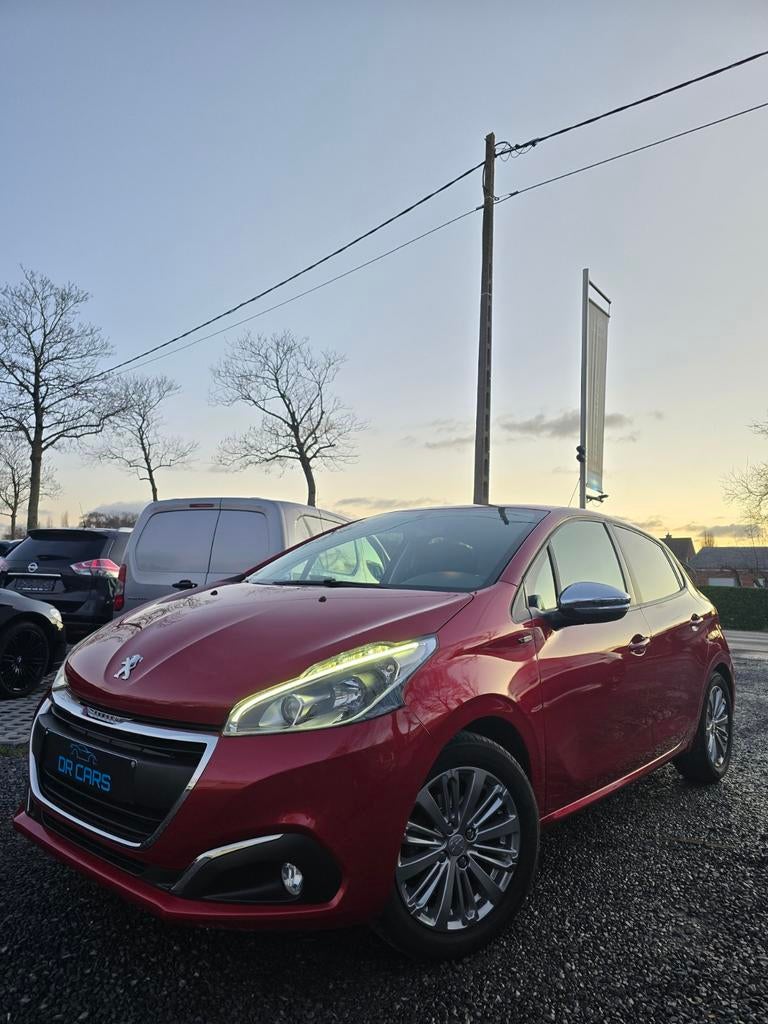 PEUGEOT 208 STYLE//ESSENCE//HISTOIRE COMPLÈTE/NAVI-PDC-CRUIS, Achat, Euro 6, Entreprise, Boîte manuelle