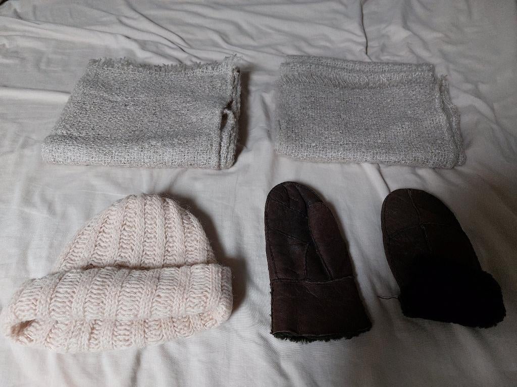 Foulards, bonnet et gants, Enlèvement ou Envoi, Comme neuf, Bonnet